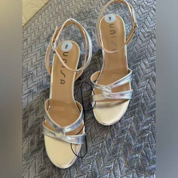 New Unisa Heels - Picture 3 of 6